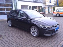 Grenadillschwarz Gebraucht 2024 VW Golf VIII Style Limousine | 23.650 € (Guter Preis)
