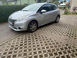 Silber Gebraucht 2014 Peugeot 208 Kleinwagen | 5.900 € (Guter Preis)