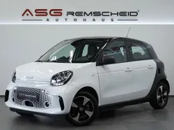 Weiß Gebraucht 2020 Smart ForFour Electric Drive Passion Limousine | 9.900 € (Fairer Preis)