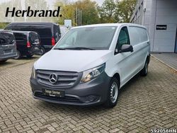 Weiß Gebraucht 2024 Mercedes Vito Van / Kleinbus | 36.093 € (Fairer Preis)