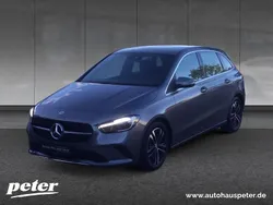 Metalliclack mountaingrau Gebraucht 2024 Mercedes B180 Progressive Van / Kleinbus | 30.890 € (Guter Preis)