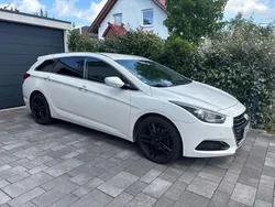 Weiß Gebraucht 2015 Hyundai i40 Trend Kombi | 13.500 €