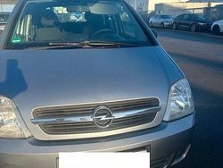 Silber Gebraucht 2004 Opel Meriva Basis Van / Kleinbus | 990 € (Guter Preis)