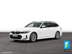 Weiß Gebraucht 2024 BMW 330e M Sport Kombi | 49.620 € (Fairer Preis)