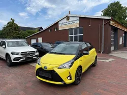 Gelb Gebraucht 2017 Toyota Yaris Hybrid Limousine | 13.900 € (Fairer Preis)