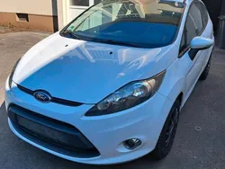 Weiß Gebraucht 2012 Ford Fiesta Kleinwagen | 2.400 € (Guter Preis)