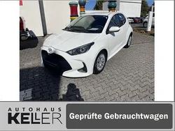 Schneeweiß Gebraucht 2022 Toyota Yaris Basis Kleinwagen | 14.240 € (Fairer Preis)