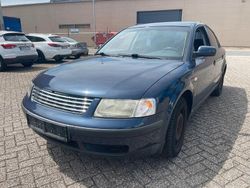 Blau Gebraucht 2000 VW Passat Edition Limousine | 990 € (Guter Preis)
