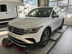 Weiß Gebraucht 2021 VW Tiguan Elegance SUV | 26.900 € (Guter Preis)