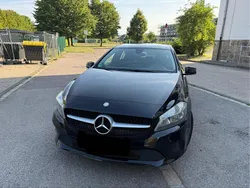 Schwarz Gebraucht 2017 Mercedes A180 Kleinwagen | 12.500 € (Teuer)
