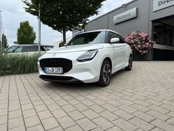 Weiß Gebraucht 2025 Suzuki Swift Comfort+ Limousine | 20.590 € (Teuer)