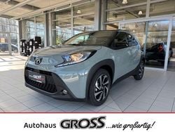 6x3)/ black mica (209) (gruen Gebraucht 2024 Toyota Aygo Team Kleinwagen | 19.950 € (Etwas zu teuer)