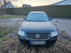 Schwarz Gebraucht 2003 VW Passat Kombi | 600 € (Superpreis)