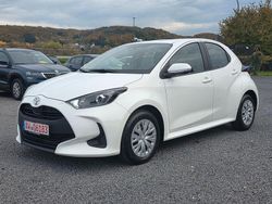 Weiß Gebraucht 2022 Toyota Yaris Basis Kleinwagen | 13.990 € (Fairer Preis)