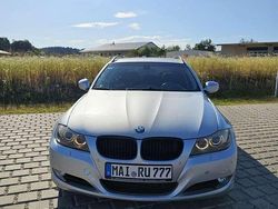 Grau Gebraucht 2009 BMW 320 Kombi | 9.000 €
