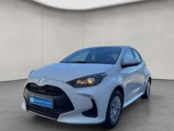 Weiß Neu 2025 Toyota Yaris Hybrid Business Edition Limousine | 22.690 € (Guter Preis)