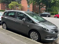 Grau Gebraucht 2017 Opel Zafira Tourer Van / Kleinbus | 11.590 € (Guter Preis)
