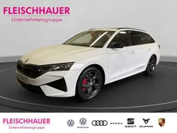 Weiss Gebraucht 2025 Skoda Octavia RS Kombi | 38.990 € (Guter Preis)