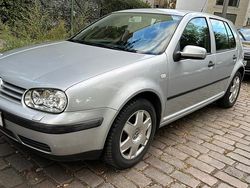 Silber Gebraucht 2001 VW Golf IV Edition Kleinwagen | 2.000 € (Fairer Preis)