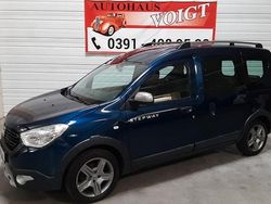 Blau Gebraucht 2017 Dacia Dokker Celebration Van | 14.998 € (Teuer)