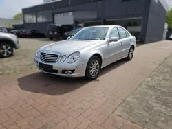 Grau Gebraucht 2007 Mercedes E200 Limousine | 11.000 € (Teuer)