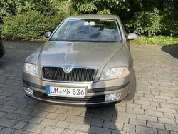 Beige Gebraucht 2004 Skoda Octavia Ambiente Kleinwagen | 2.000 € (Guter Preis)