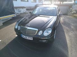 Schwarz Gebraucht 2009 Mercedes E200 Avantgarde Limousine | 6.000 € (Superpreis)