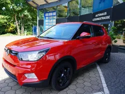 Rot Gebraucht 2017 Ssangyong Tivoli Crystal SUV | 5.950 € (Guter Preis)