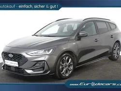 Grau Gebraucht 2023 Ford Focus ST-Line Kombi | 19.600 € (Fairer Preis)