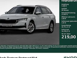 Weiß Gebraucht 2024 Skoda Octavia Selection Kombi | 29.240 € (Fairer Preis)