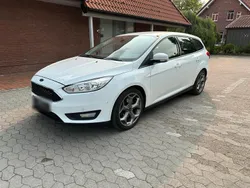 Weiß Gebraucht 2015 Ford Focus Kombi | 4.500 €