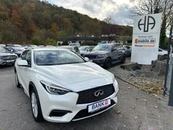 Weiß Gebraucht 2017 Infiniti Q30 Sport Tech Kleinwagen | 12.995 € (Guter Preis)