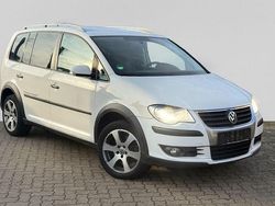 Weiß Gebraucht 2008 VW Touran Cross Van / Kleinbus | 4.950 € (Guter Preis)