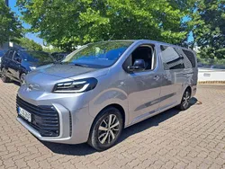 Silber Gebraucht 2025 Toyota Proace Verso Team Kombi | 43.990 € (Fairer Preis)