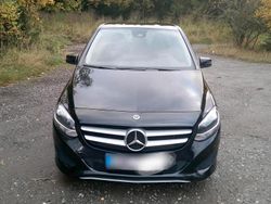 Schwarz Gebraucht 2017 Mercedes B200 Van / Kleinbus | 11.000 € (Superpreis)