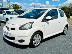 Weiß Gebraucht 2010 Toyota Aygo Kleinwagen | 2.050 € (Fairer Preis)
