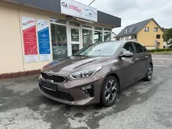 Braun Gebraucht 2018 Kia Ceed Vision Limousine | 16.300 € (Fairer Preis)
