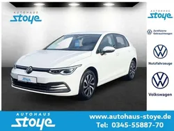 Pure white Gebraucht 2022 VW Golf VIII Active Limousine | 23.989 € (Fairer Preis)
