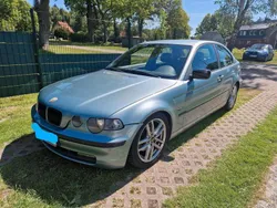 Grün Gebraucht 2001 BMW 325 Limousine | 2.650 €