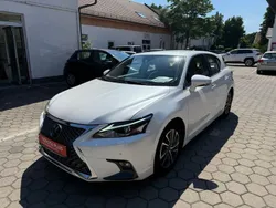 Weiß Gebraucht 2020 Lexus CT200h Executive Line Limousine | 20.990 € (Fairer Preis)