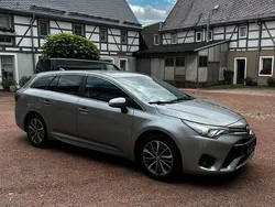 Grau Gebraucht 2015 Toyota Avensis Kombi | 9.000 € (Guter Preis)