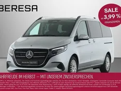 Hightechsilber Gebraucht 2024 Mercedes V220 Style Van / Kleinbus | 59.580 € (Teuer)