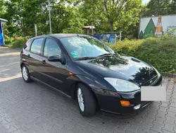 Schwarz Gebraucht 1999 Ford Focus Ghia Limousine | 1.200 € (Fairer Preis)