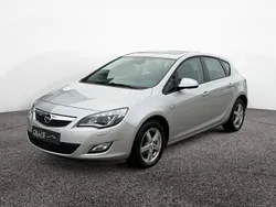 Silber Gebraucht 2010 Opel Astra Edition Limousine | 8.800 € (Etwas zu teuer)