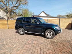 Grün Gebraucht 2017 Mitsubishi Pajero SUV | 24.500 € (Guter Preis)