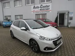 Weiss Gebraucht 2019 Peugeot 208 Allure Kleinwagen | 12.750 € (Fairer Preis)