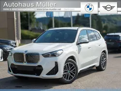 Alpinweiß uni Neu 2025 BMW iX1 M Sport SUV | 50.290 € (Fairer Preis)
