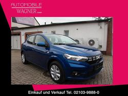 Blau Gebraucht 2024 Dacia Sandero Expression Limousine | 15.990 € (Guter Preis)