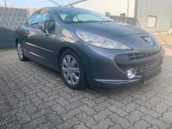 Grau Gebraucht 2009 Peugeot 207 CC Cabrio | 3.350 € (Etwas zu teuer)