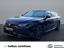 Grenadillschwarz metallic Gebraucht 2024 VW Passat R-line Kombi | 54.920 €